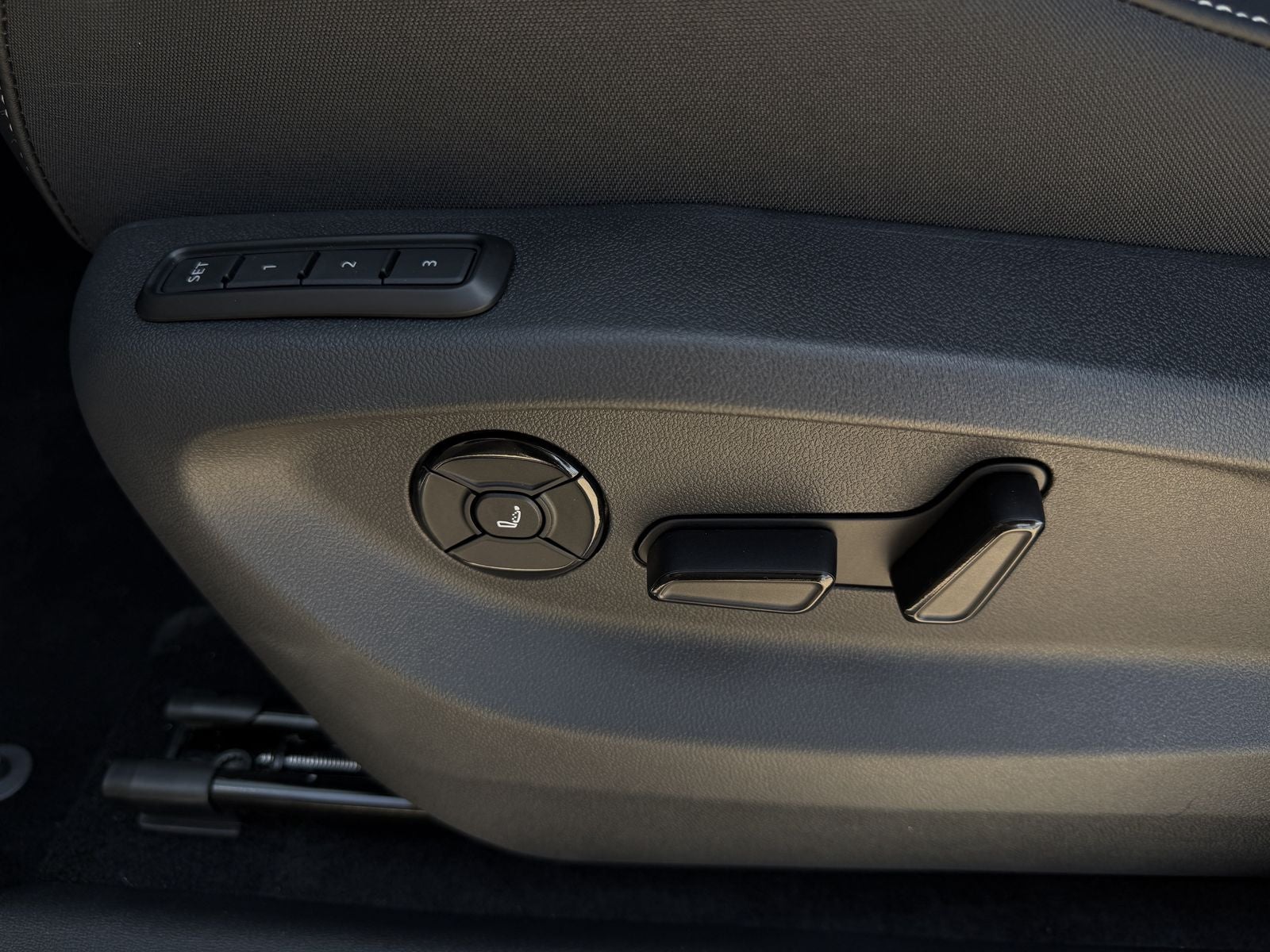 2026 Volkswagen Tiguan 2.0T SEL R-Line
