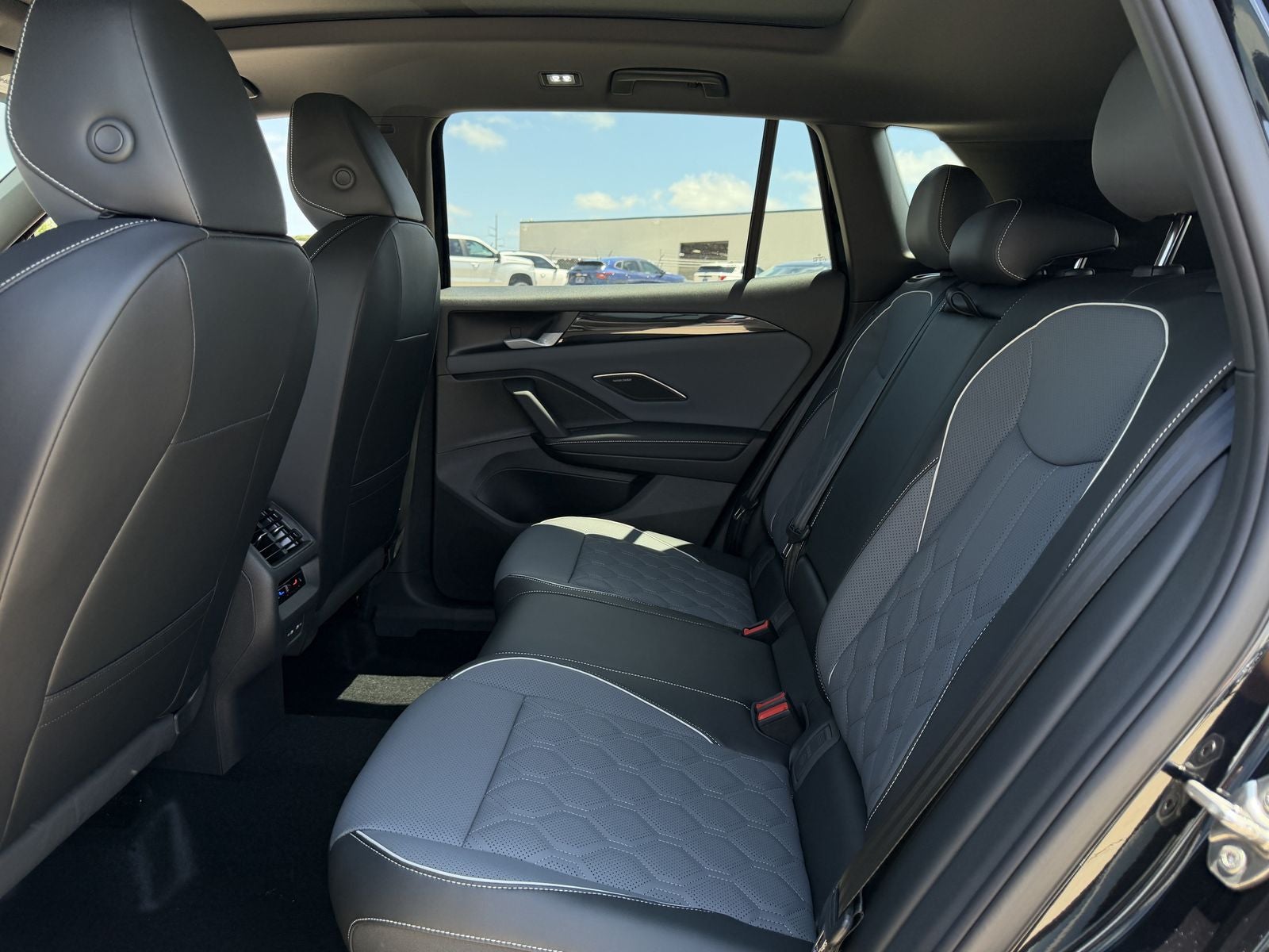 2026 Volkswagen Tiguan 2.0T SEL R-Line