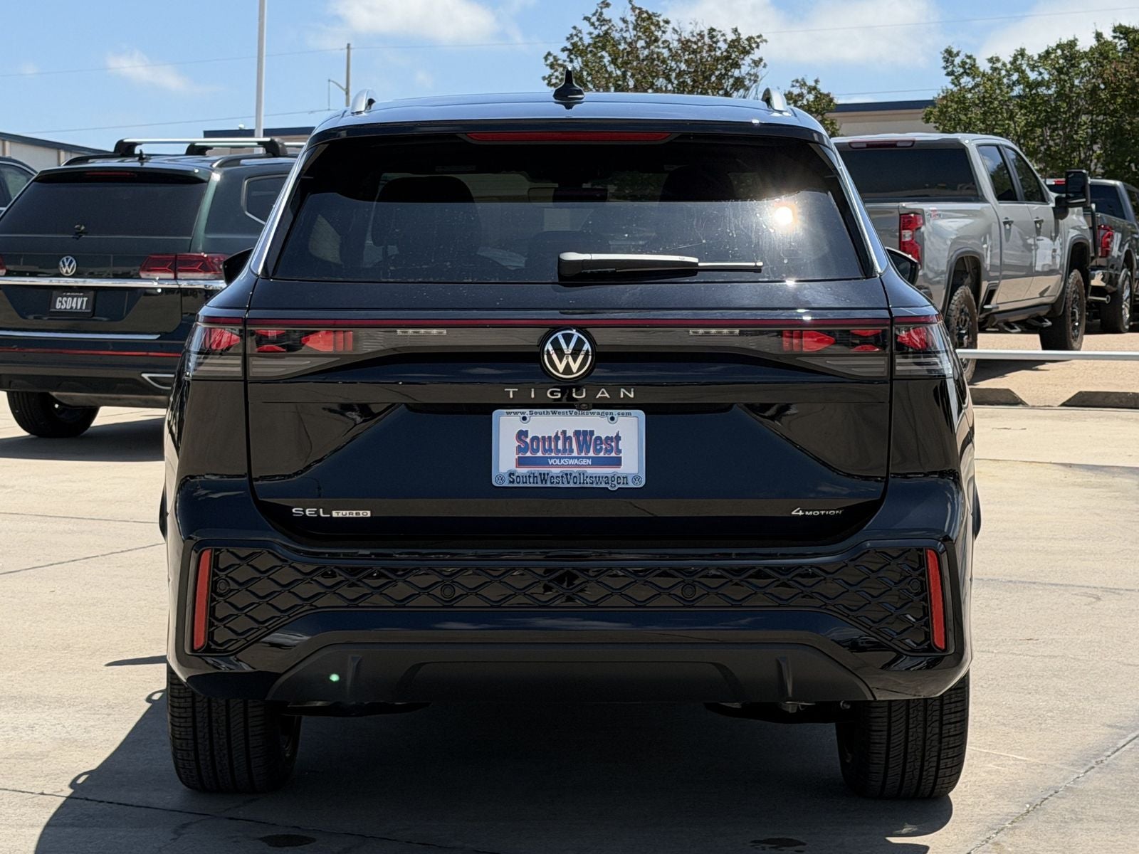 2026 Volkswagen Tiguan 2.0T SEL R-Line