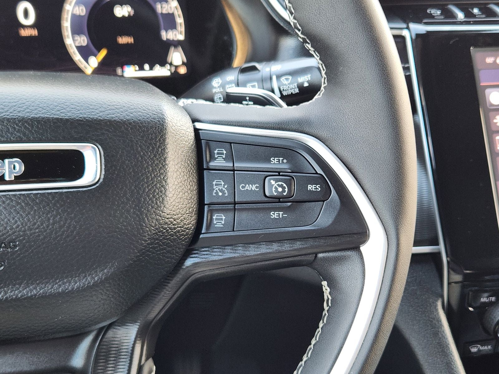 2025 Jeep Grand Cherokee Laredo 4x2