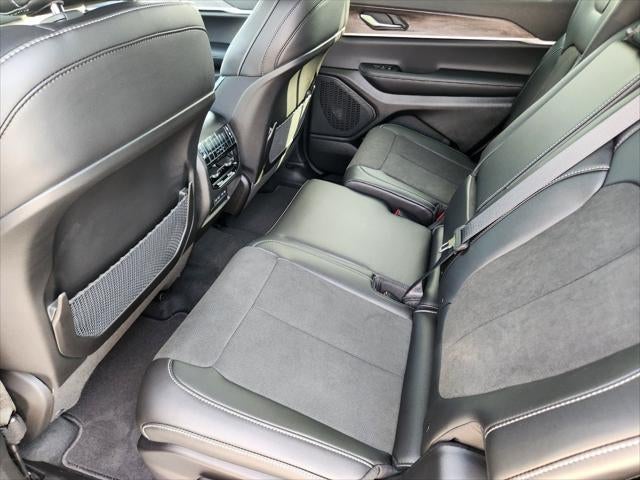 2027 Jeep Grand Cherokee L Laredo Altitude