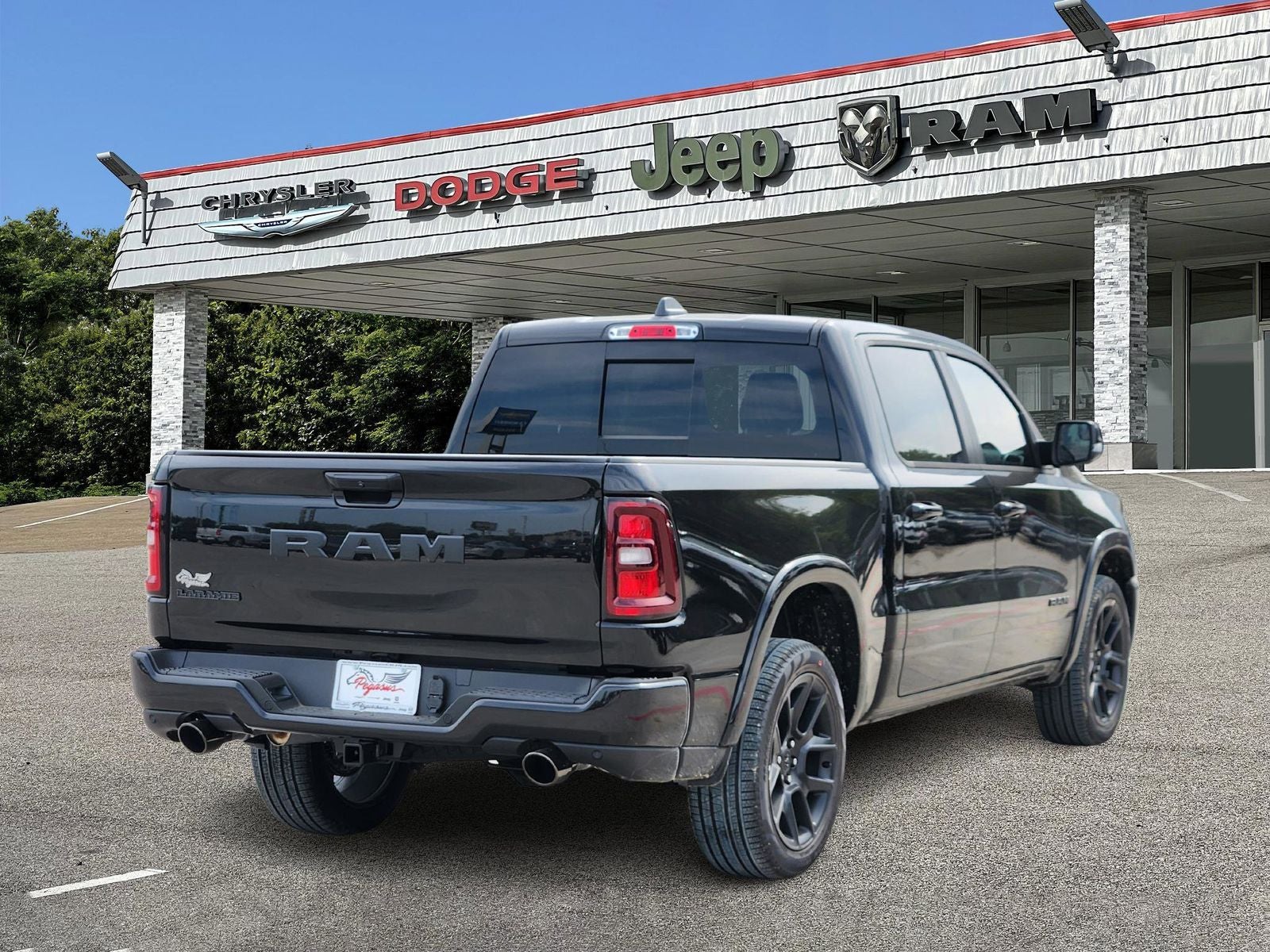 2026 RAM Ram 1500 RAM 1500 LARAMIE CREW CAB 4X2 5'7' BOX