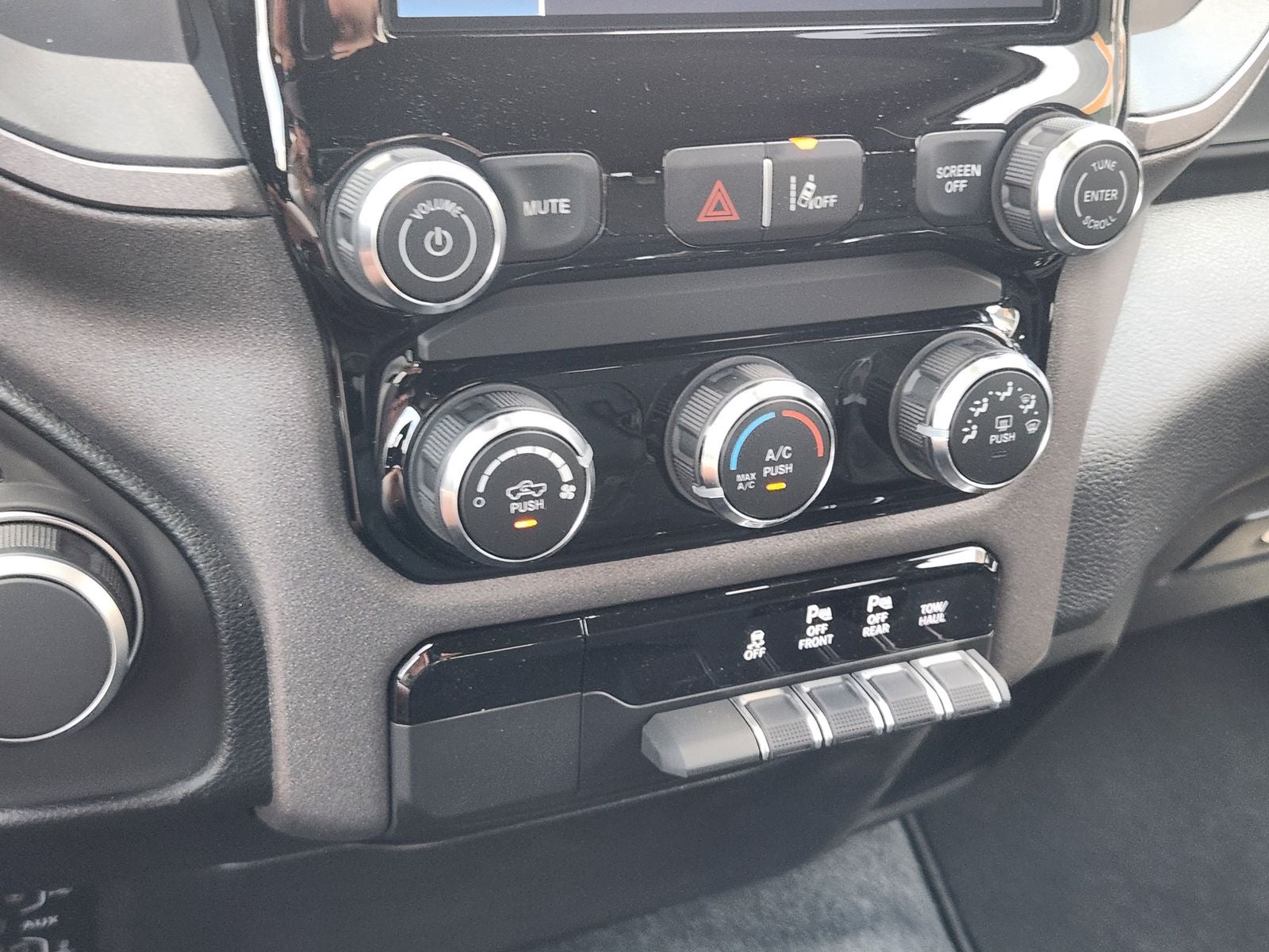 2026 RAM Ram 1500 RAM 1500 EXPRESS QUAD CAB 4X2 6'4' BOX