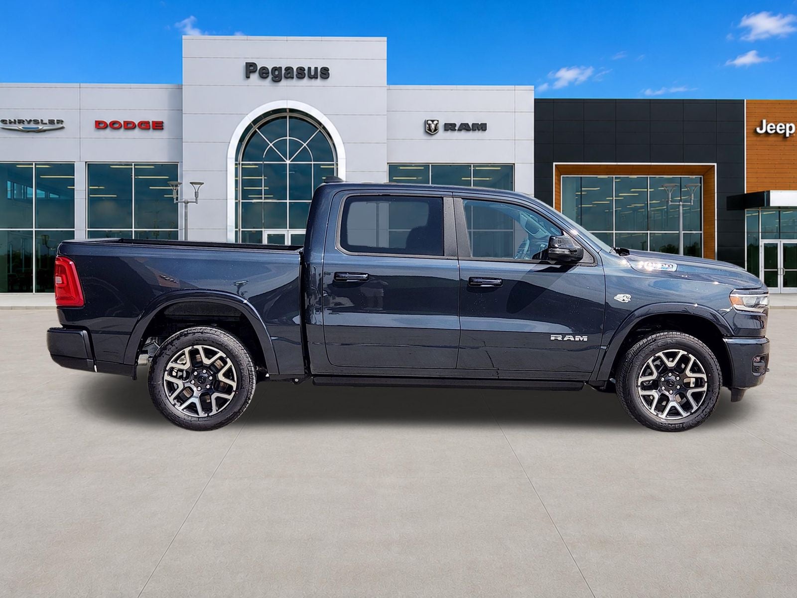 2026 RAM Ram 1500 RAM 1500 LARAMIE CREW CAB 4X4 5'7' BOX