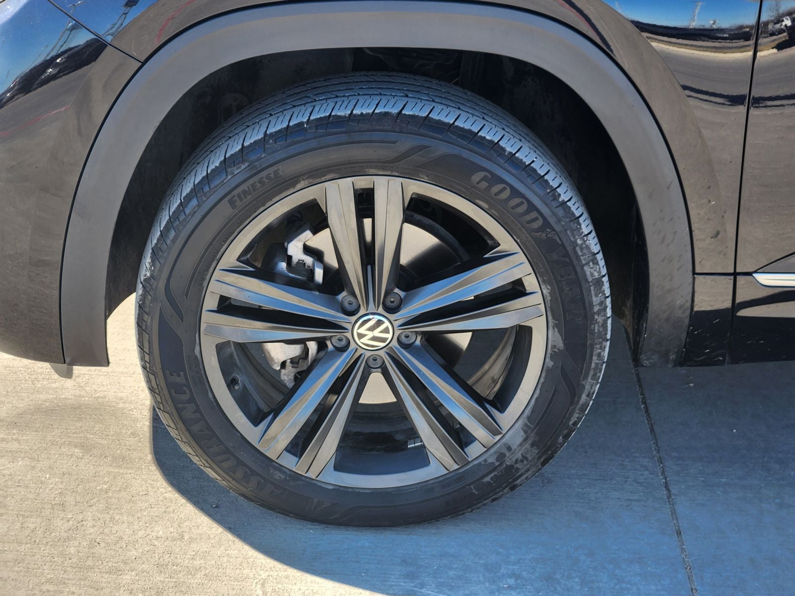 2022 Volkswagen Atlas Cross Sport 3.6L V6 SEL R-Line