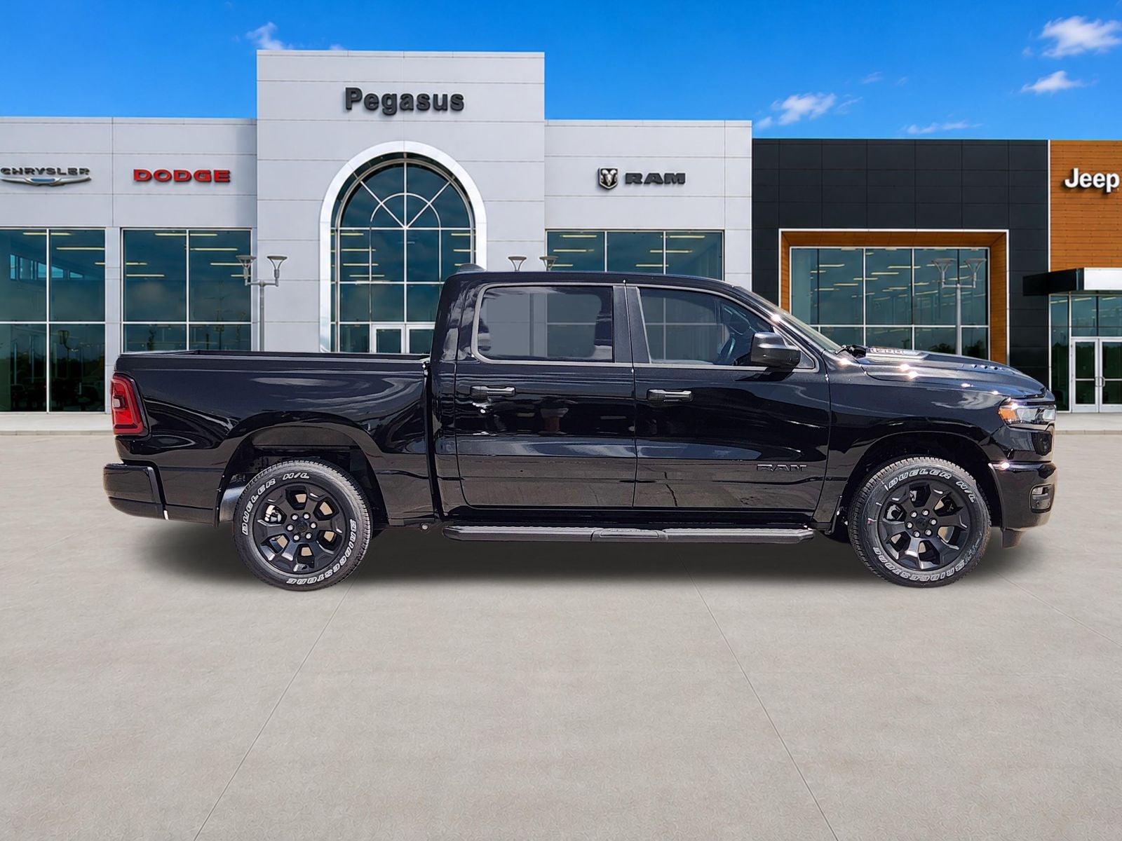 2026 RAM Ram 1500 RAM 1500 EXPRESS CREW CAB 4X4 5'7' BOX