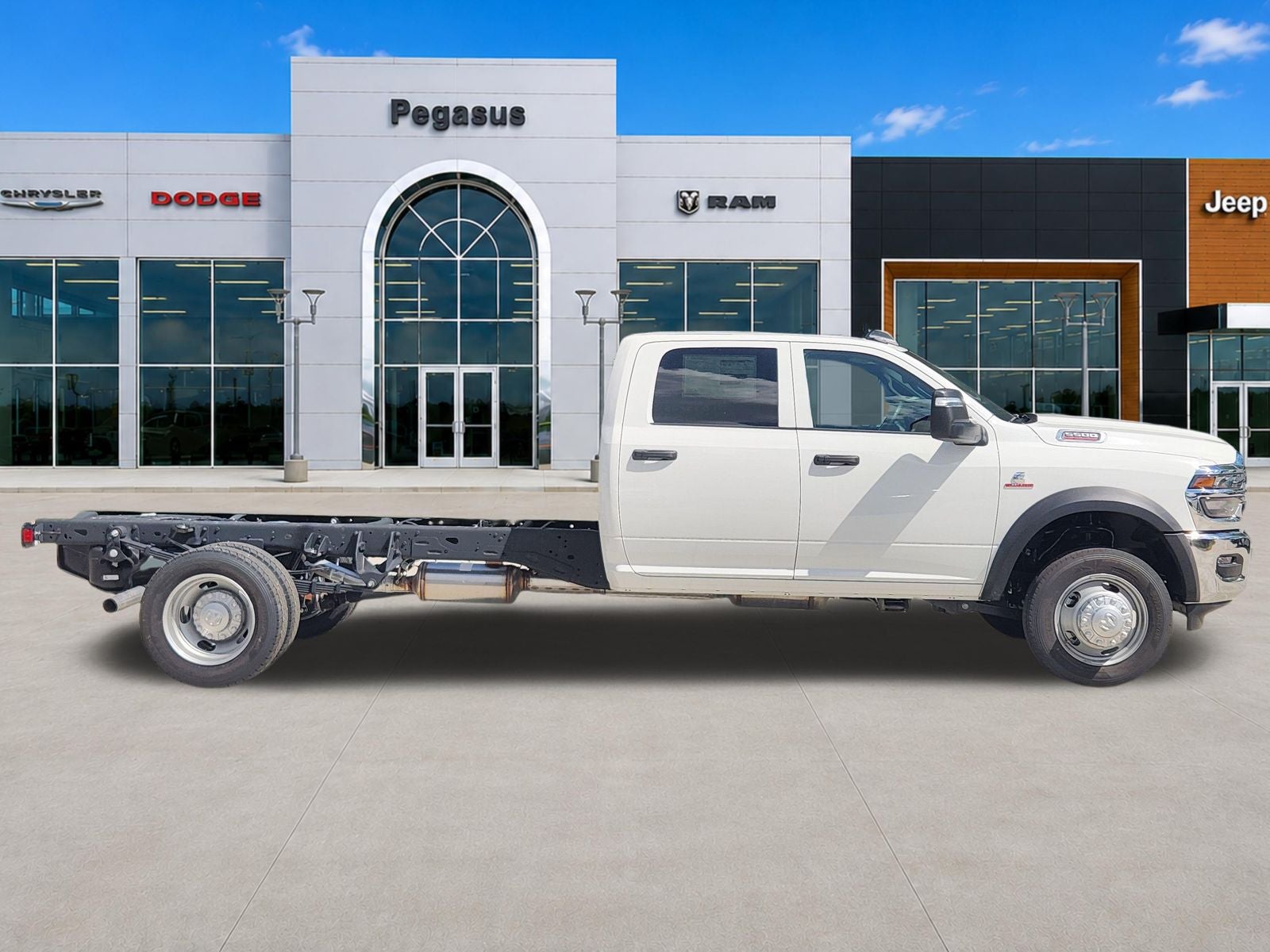 2026 RAM Ram 5500 Chassis Cab RAM 5500 TRADESMAN CHASSIS CREW CAB 4X4 84' CA