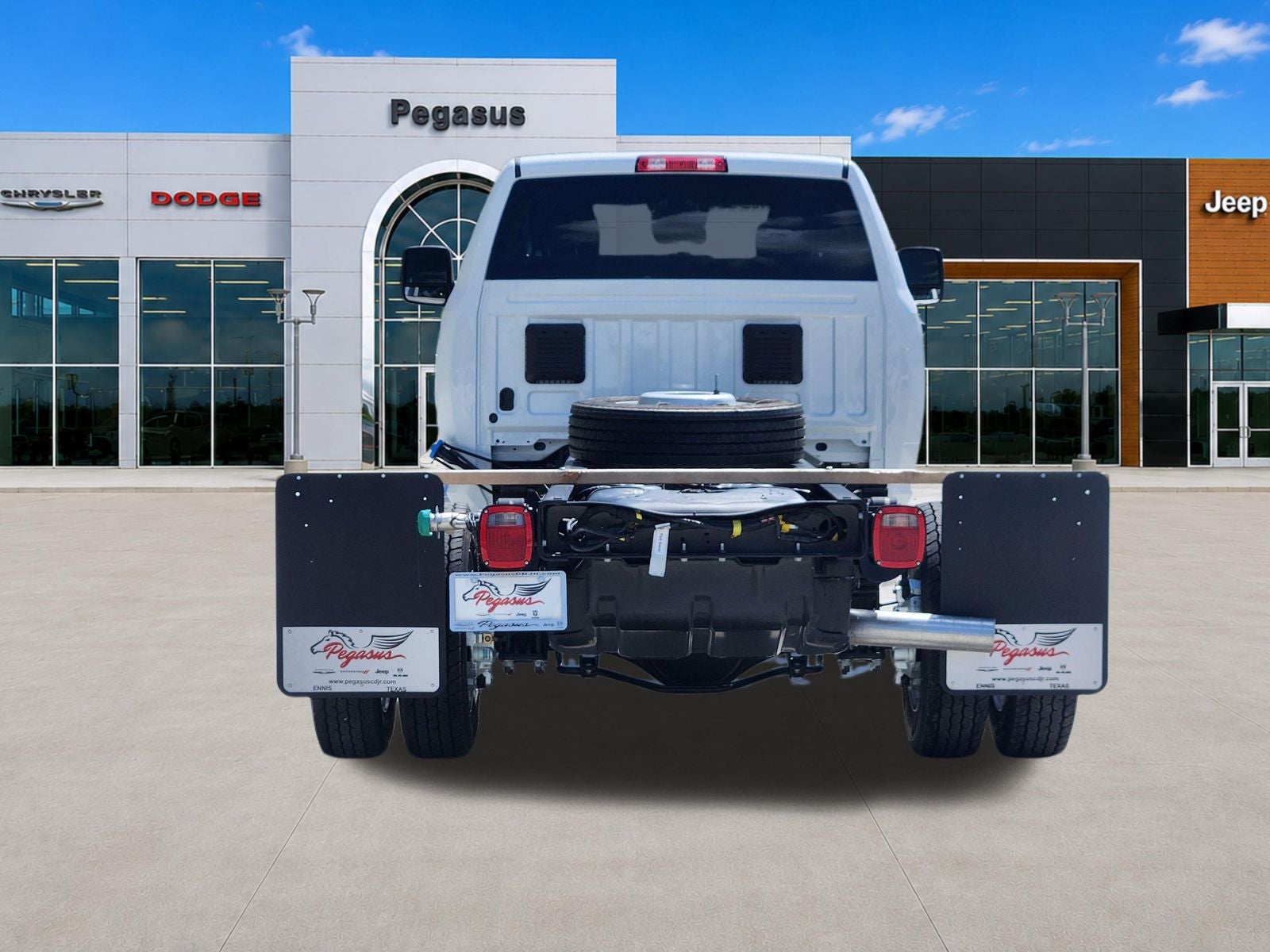 2026 RAM 5500 Chassis RAM 5500 TRADESMAN CHASSIS CREW CAB 4X4 84' CA