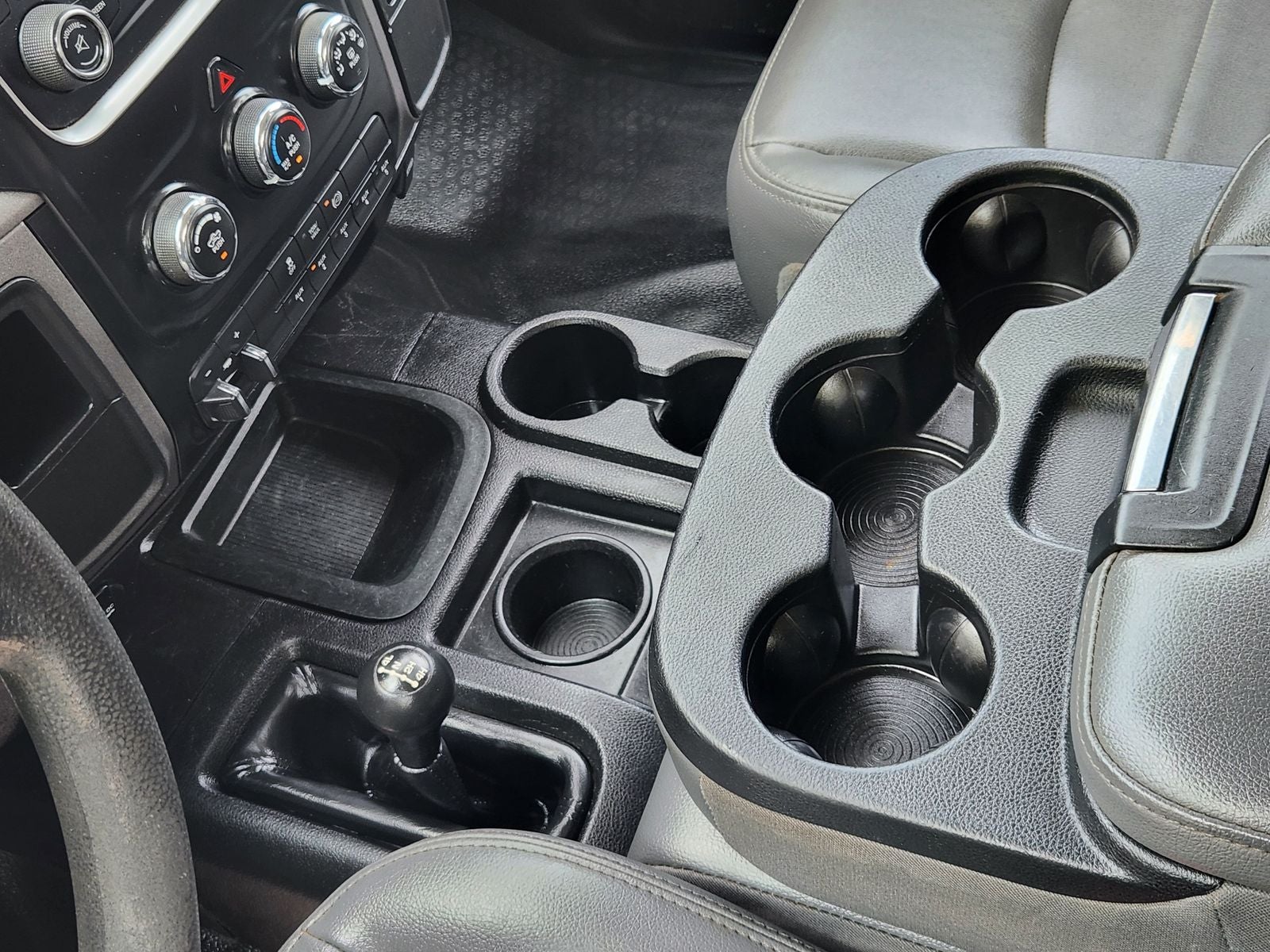 2018 RAM 3500 Chassis Tradesman/SLT/Laramie