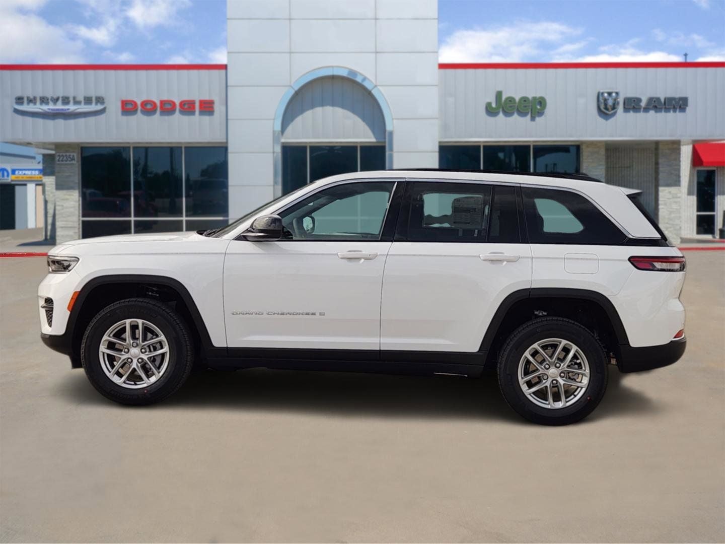 2025 Jeep Grand Cherokee GRAND CHEROKEE LAREDO 4X2