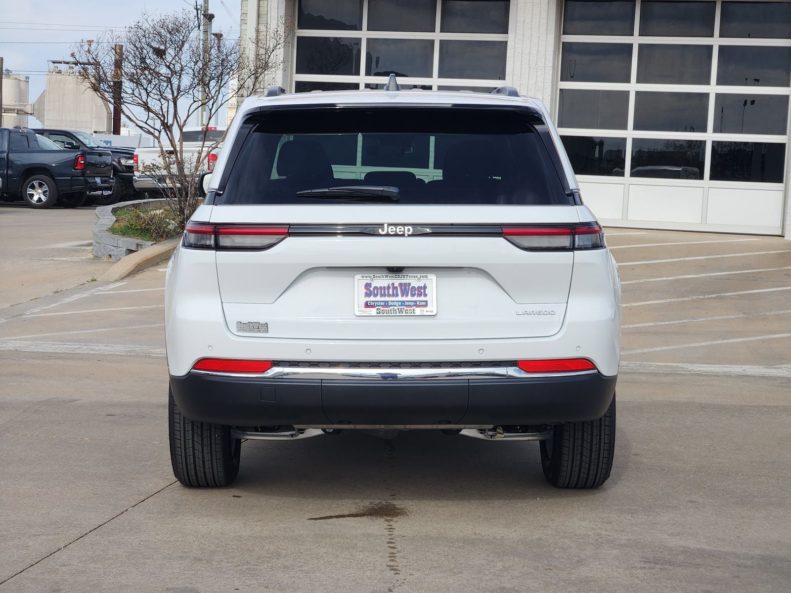 2025 Jeep Grand Cherokee GRAND CHEROKEE LAREDO 4X2