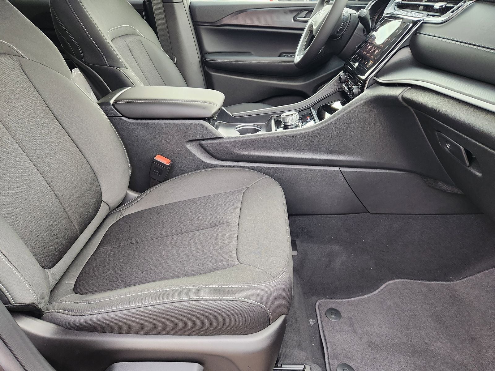 2025 Jeep Grand Cherokee GRAND CHEROKEE LAREDO X 4X2