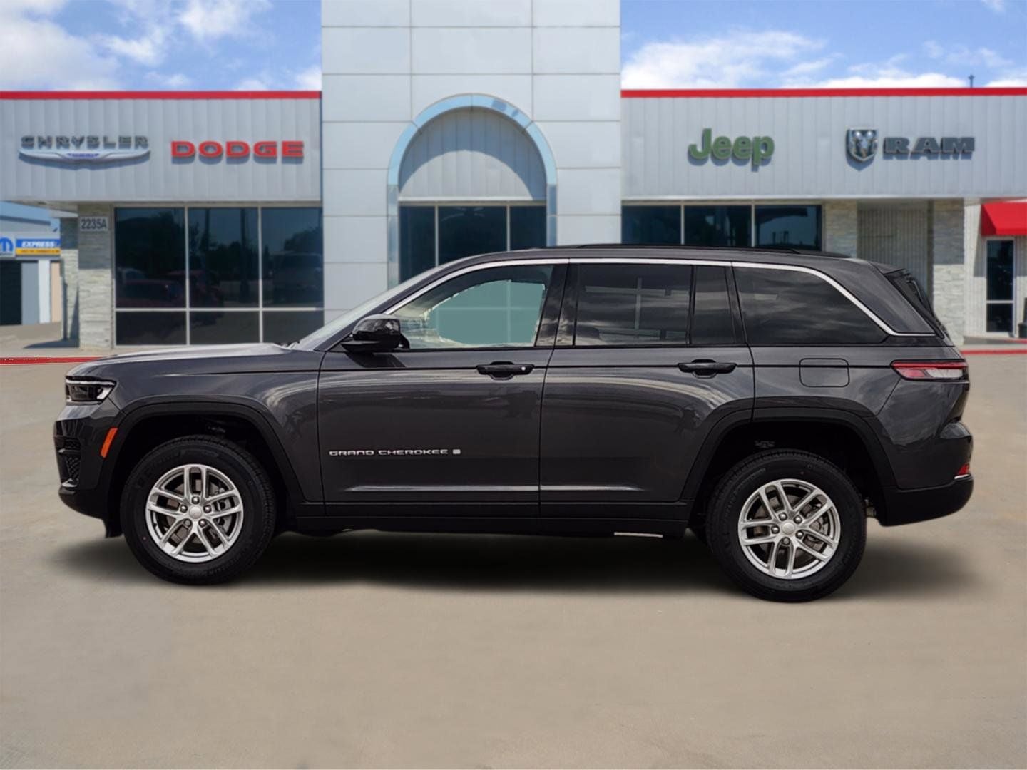 2025 Jeep Grand Cherokee GRAND CHEROKEE LAREDO X 4X2