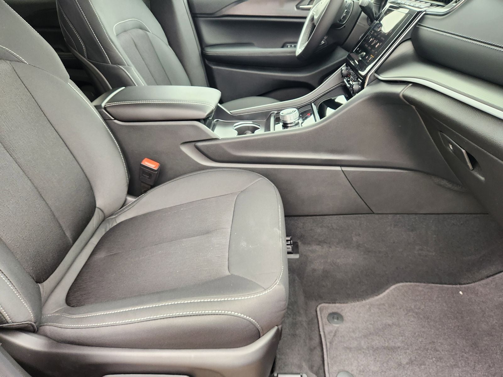 2025 Jeep Grand Cherokee GRAND CHEROKEE LAREDO 4X2