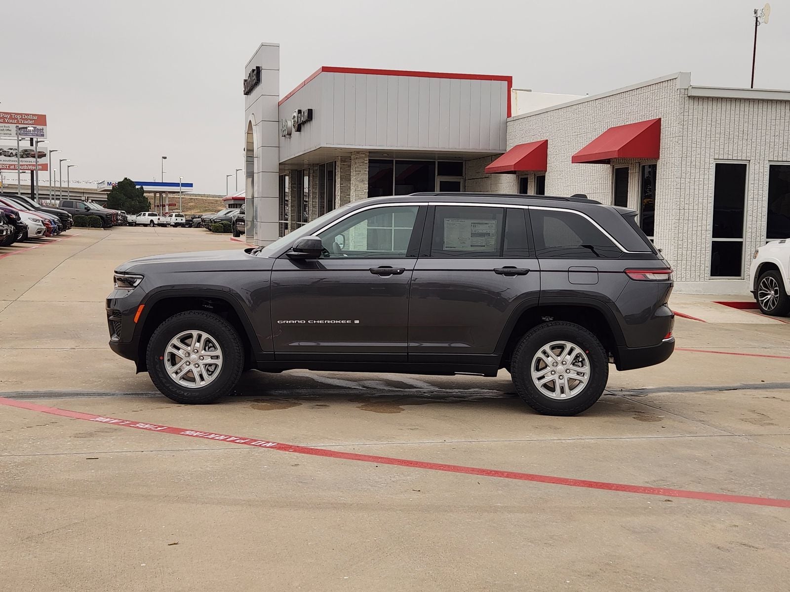 2025 Jeep Grand Cherokee GRAND CHEROKEE LAREDO 4X2