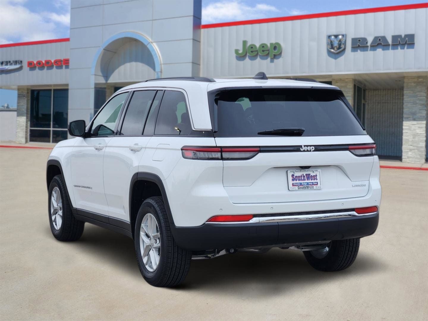 2025 Jeep Grand Cherokee GRAND CHEROKEE LAREDO X 4X2
