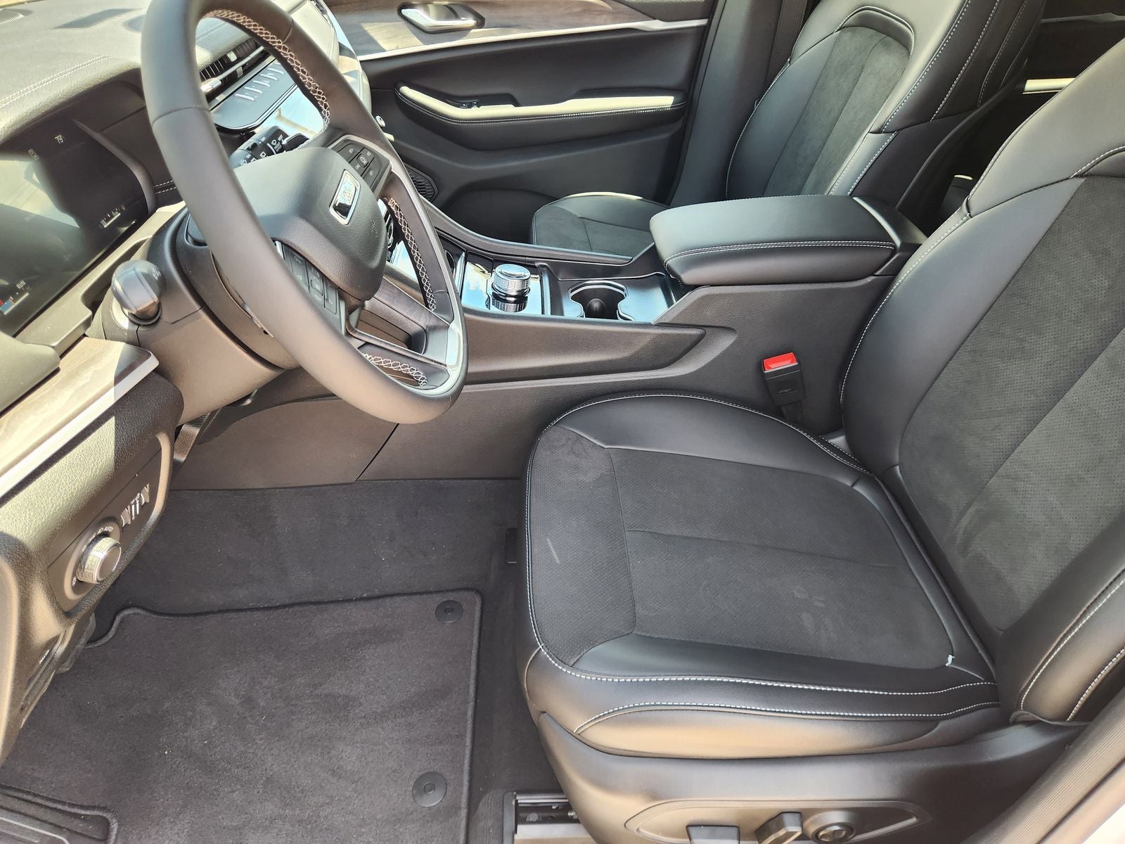 2026 Jeep Grand Cherokee GRAND CHEROKEE LAREDO ALTITUDE 4X2