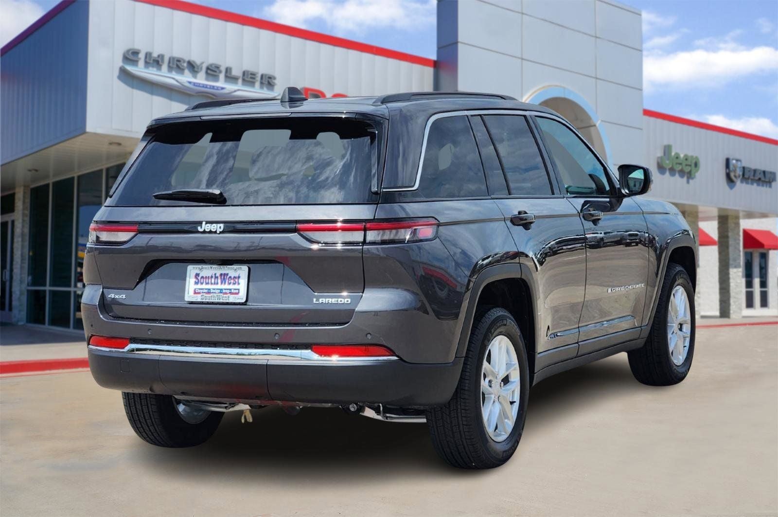 2025 Jeep Grand Cherokee GRAND CHEROKEE LAREDO X 4X4