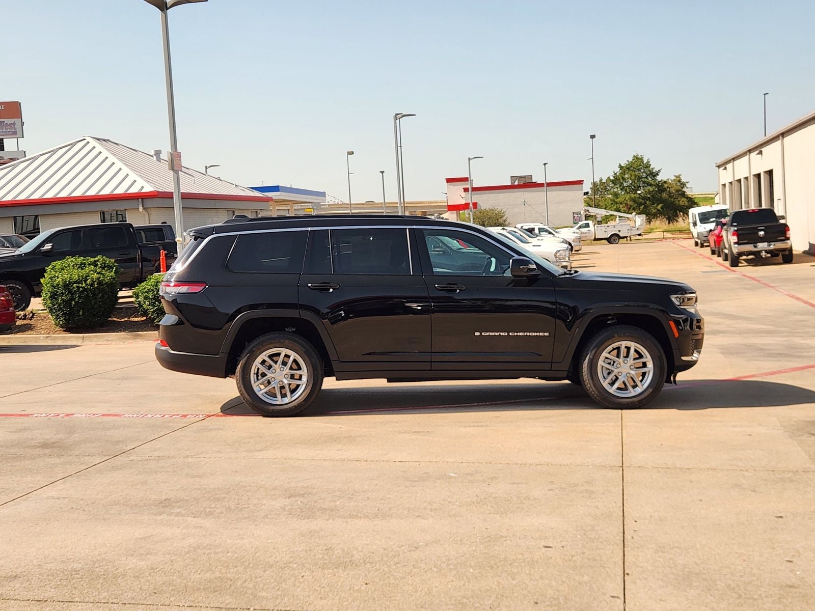 2026 Jeep Grand Cherokee GRAND CHEROKEE L LAREDO X 4X2