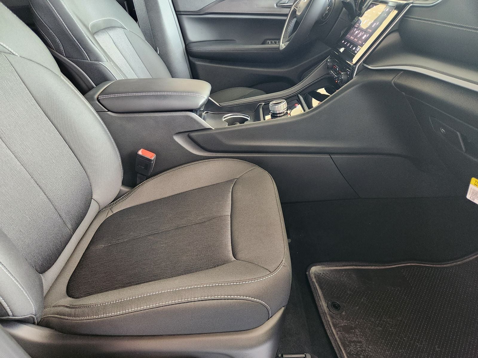 2026 Jeep Grand Cherokee GRAND CHEROKEE L LAREDO 4X2
