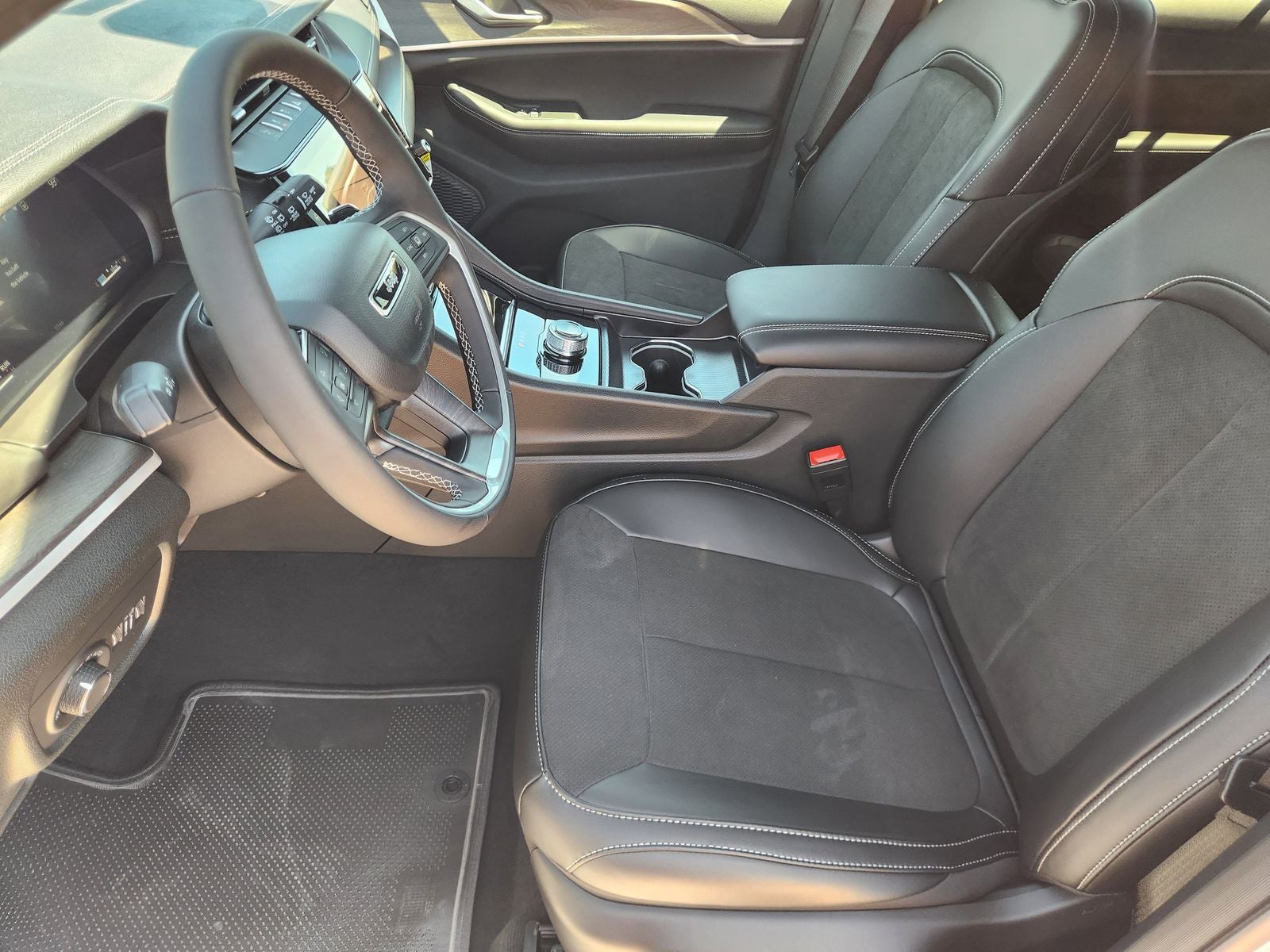 2026 Jeep Grand Cherokee GRAND CHEROKEE L LAREDO ALTITUDE 4X2
