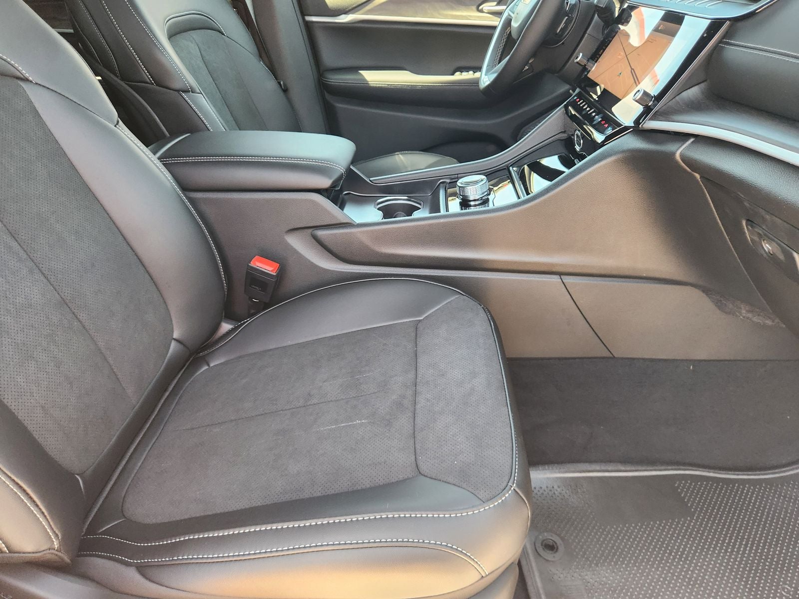 2026 Jeep Grand Cherokee GRAND CHEROKEE L LAREDO ALTITUDE 4X2