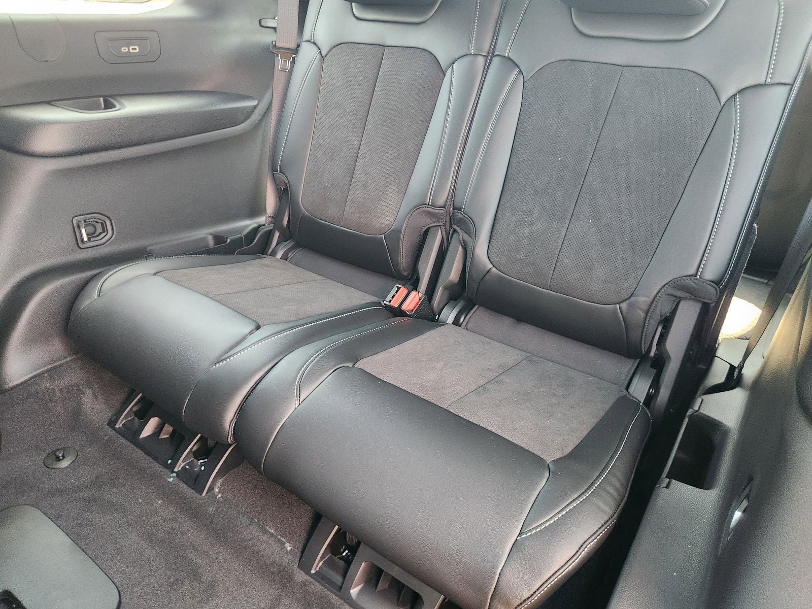 2026 Jeep Grand Cherokee GRAND CHEROKEE L LAREDO ALTITUDE 4X2