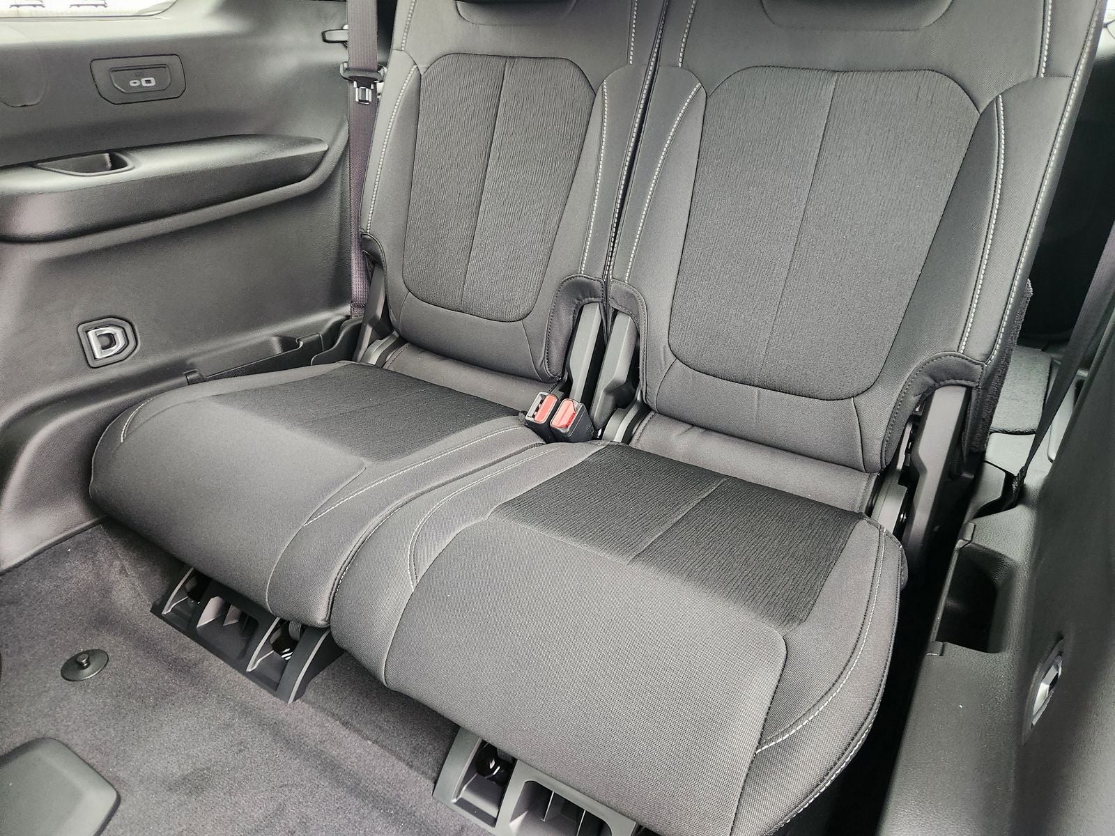 2025 Jeep Grand Cherokee GRAND CHEROKEE L LAREDO X 4X4