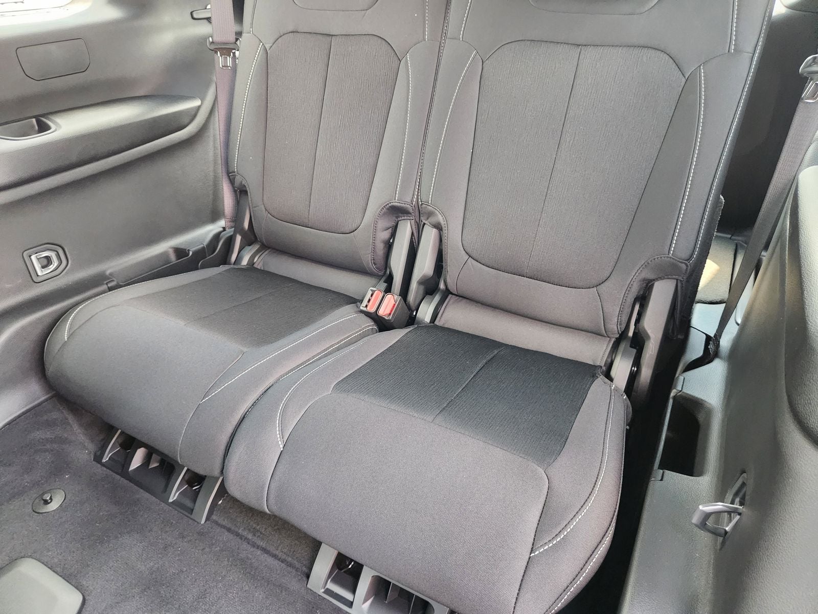 2025 Jeep Grand Cherokee GRAND CHEROKEE L LAREDO X 4X4