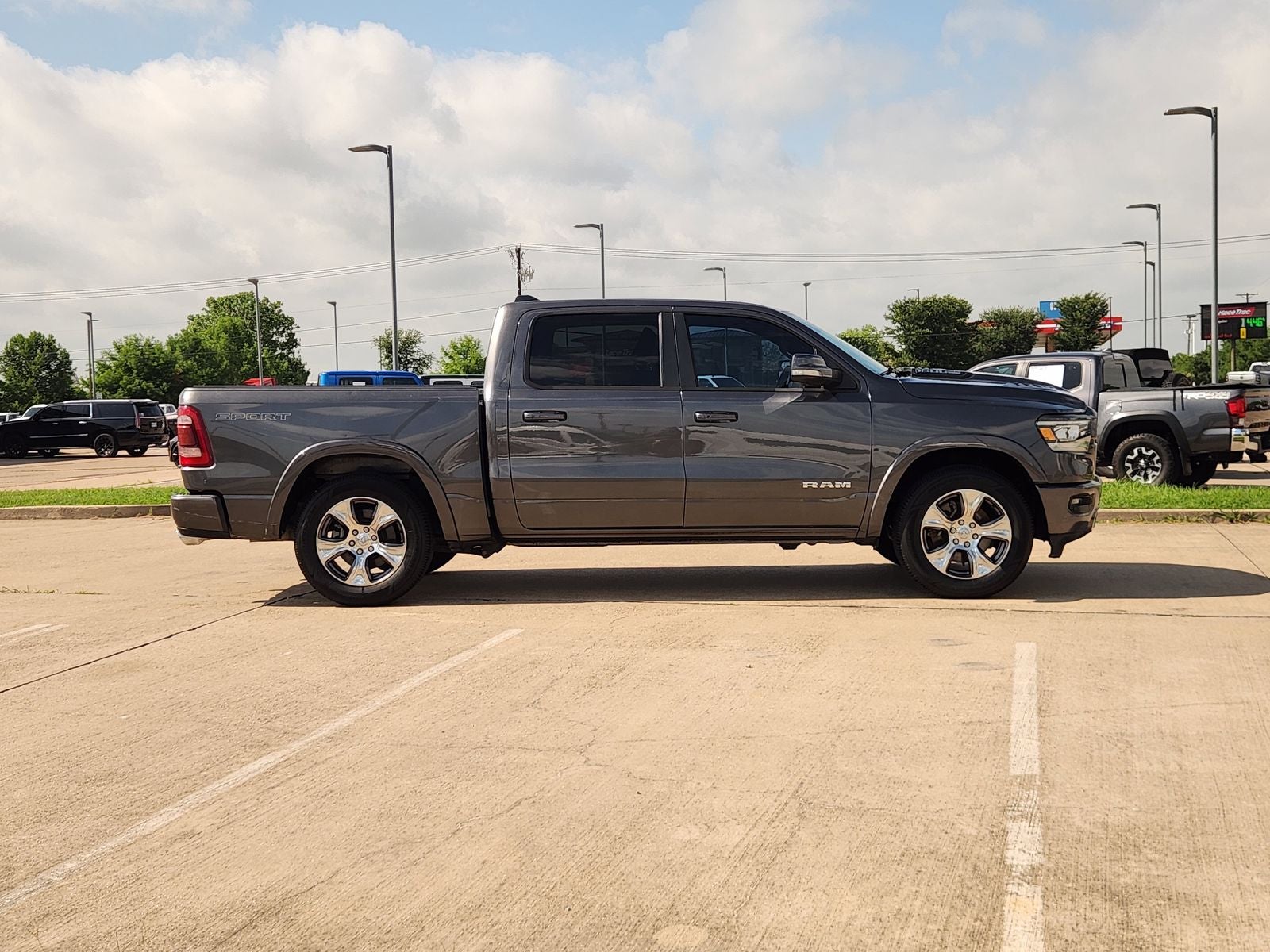 2022 RAM Ram 1500 Laramie Crew Cab 4x2 5'7' Box