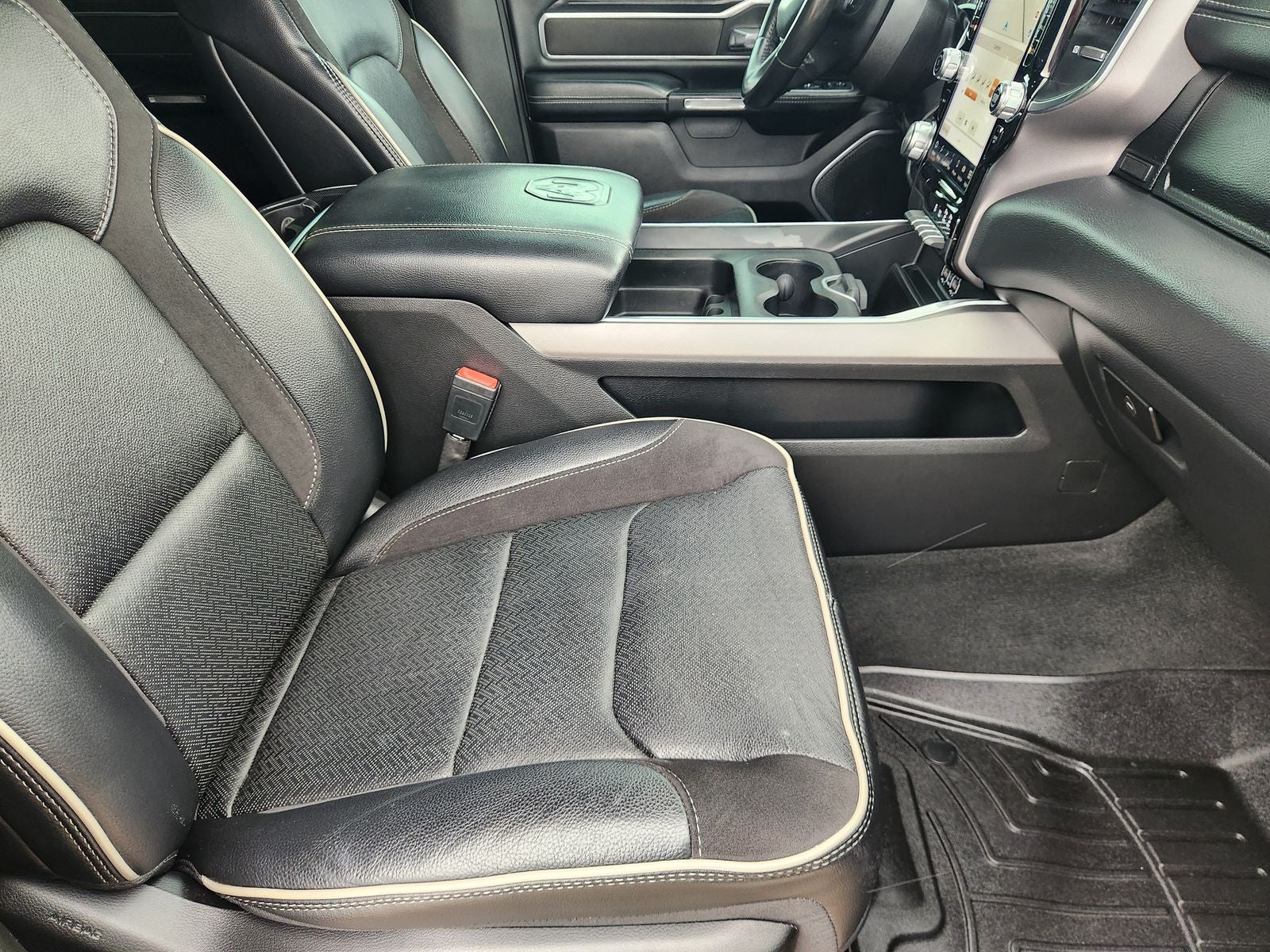 2022 RAM Ram 1500 Laramie Crew Cab 4x2 5'7' Box