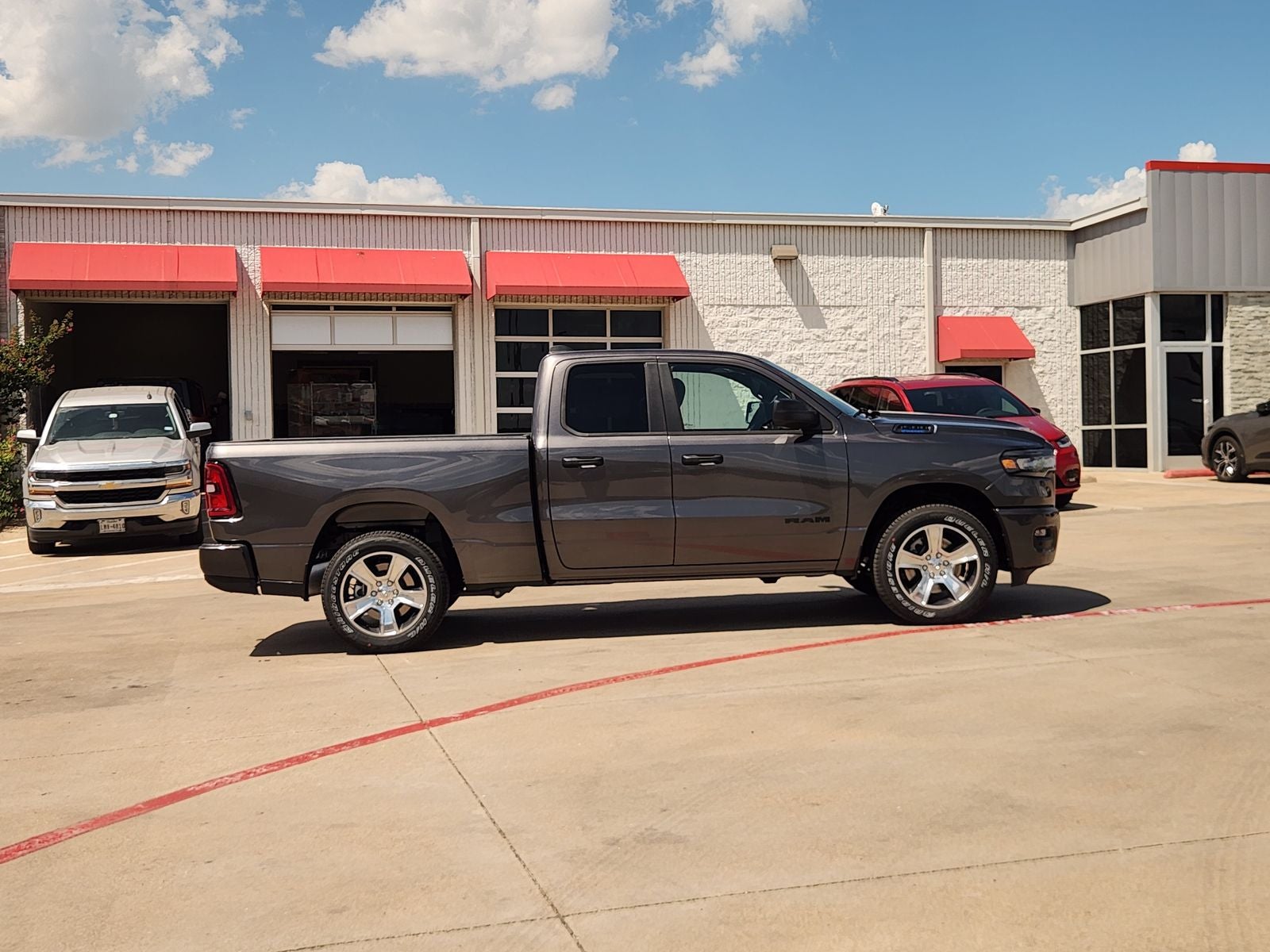 2026 RAM Ram 1500 RAM 1500 EXPRESS QUAD CAB 4X2 6'4' BOX