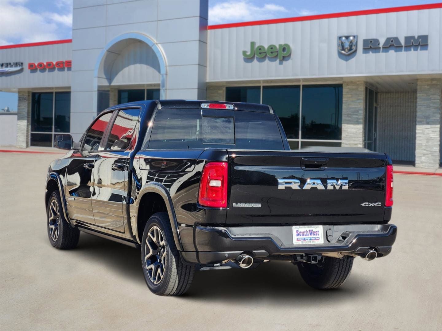 2026 RAM Ram 1500 RAM 1500 LARAMIE CREW CAB 4X4 5'7' BOX