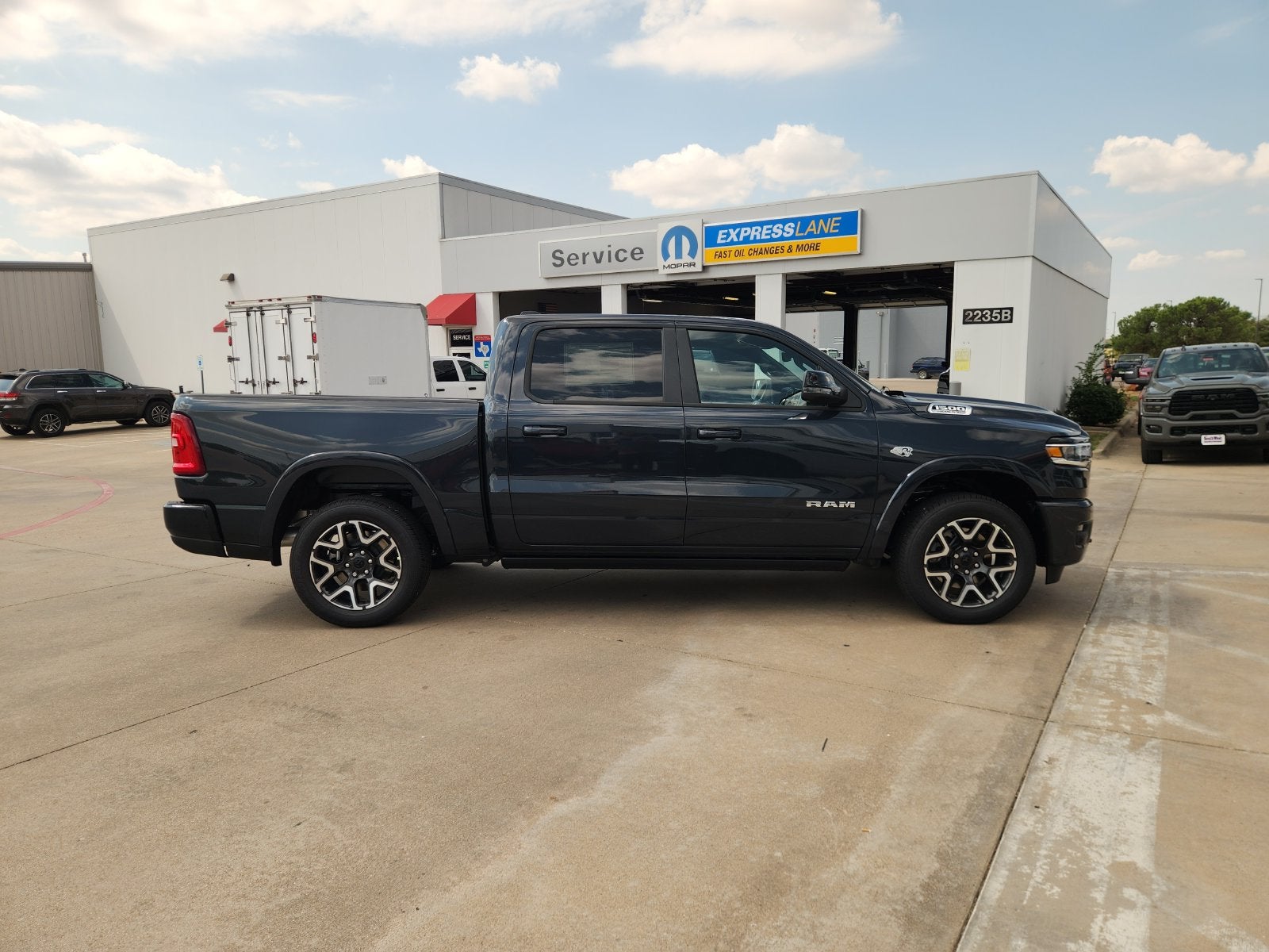2027 RAM Ram 1500 RAM 1500 LARAMIE CREW CAB 4X4 5'7' BOX