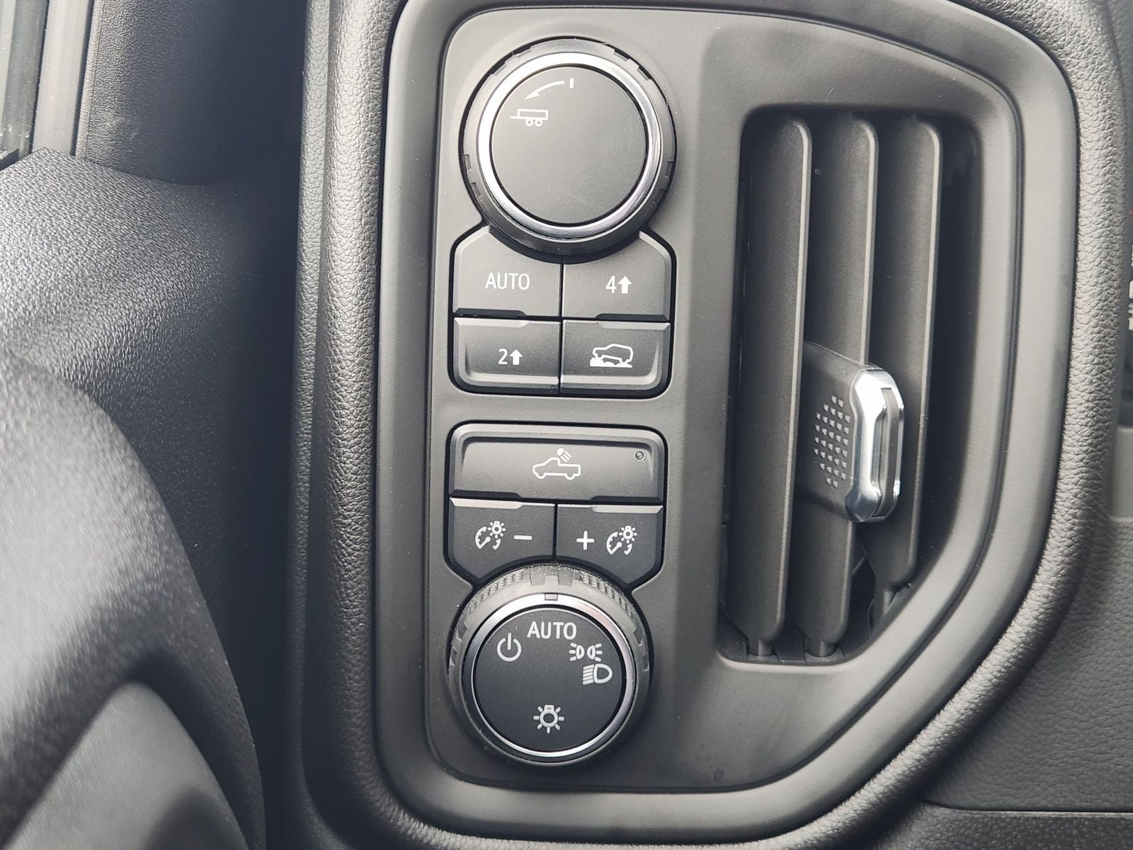 2025 Chevrolet Silverado 1500 4WD Crew Cab Short Bed Custom