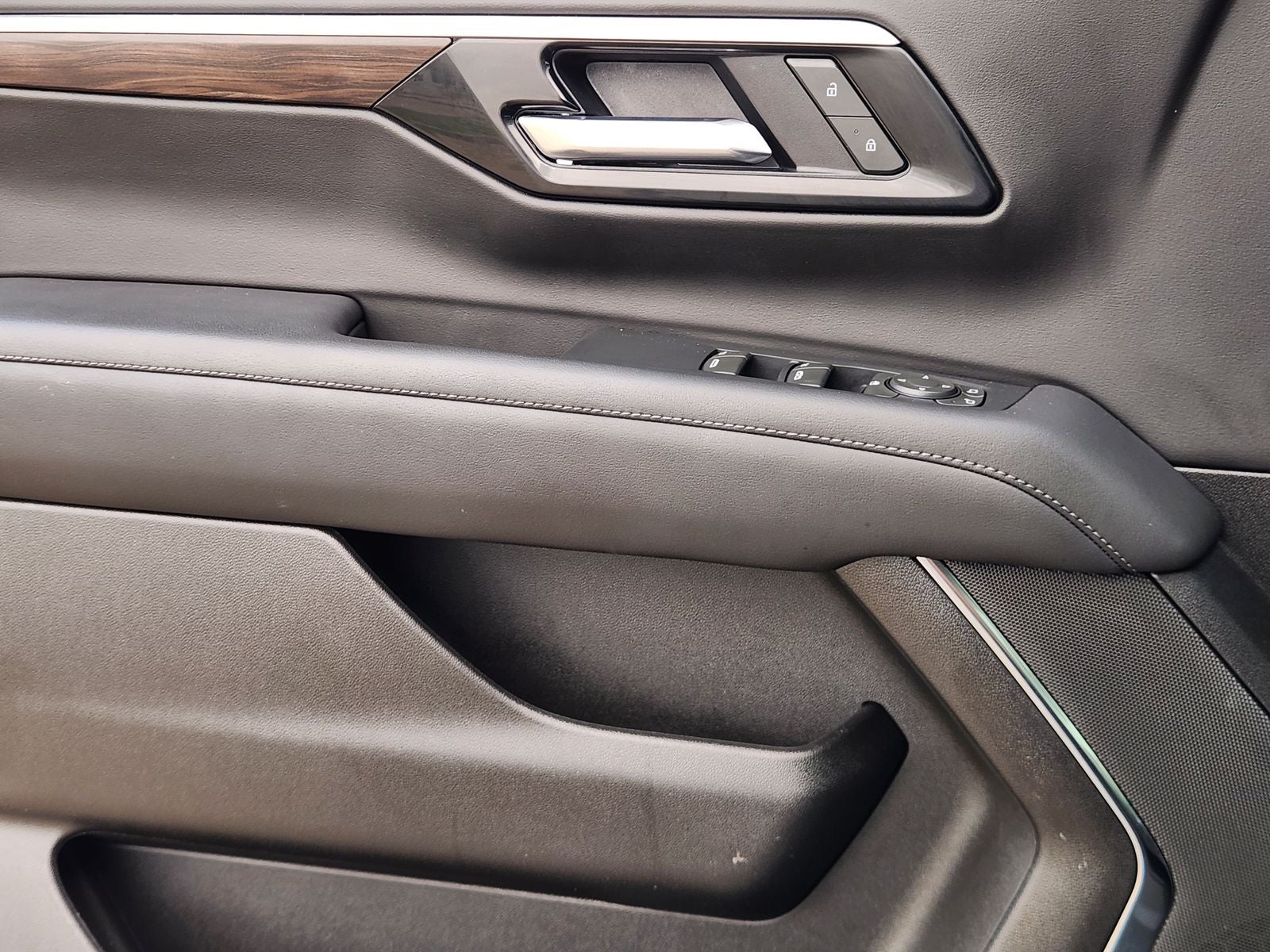 2025 Chevrolet Tahoe 2WD LS