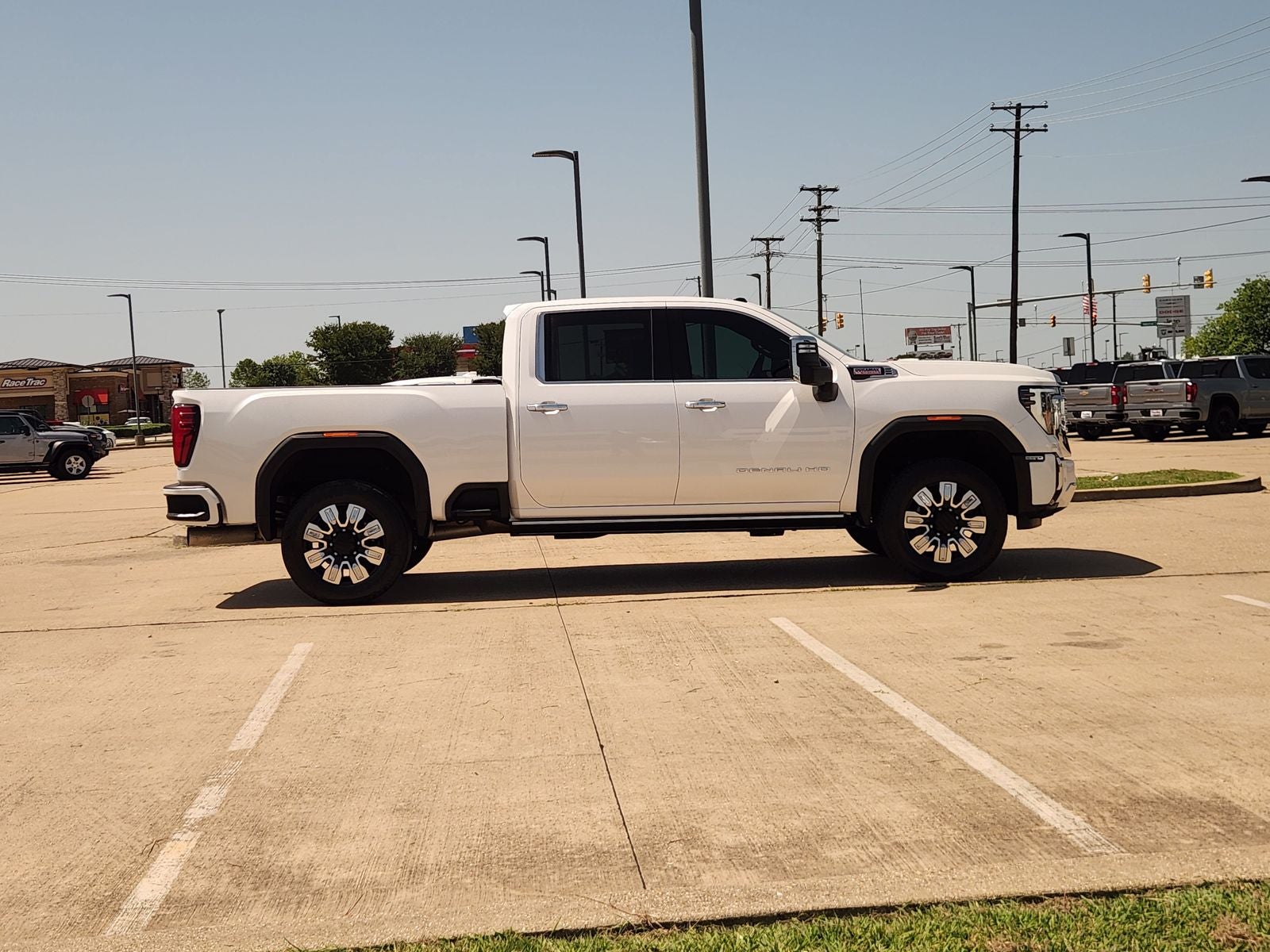 2024 GMC Sierra 2500HD 4WD Crew Cab Standard Bed Denali