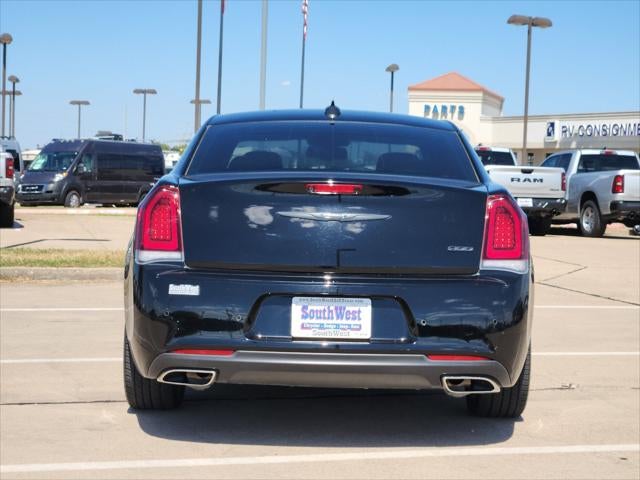 2022 Chrysler 300 Touring L