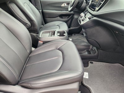 2027 Chrysler Pacifica PACIFICA SELECT