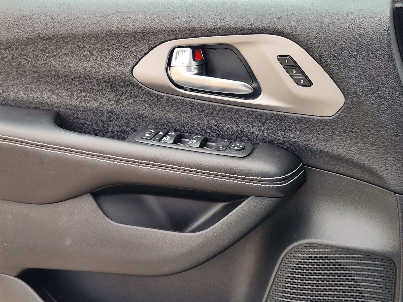 2027 Chrysler Pacifica PACIFICA SELECT