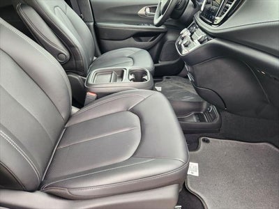 2027 Chrysler Pacifica PACIFICA SELECT