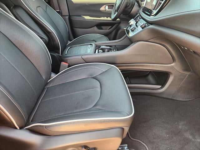 2027 Chrysler Pacifica PACIFICA LIMITED