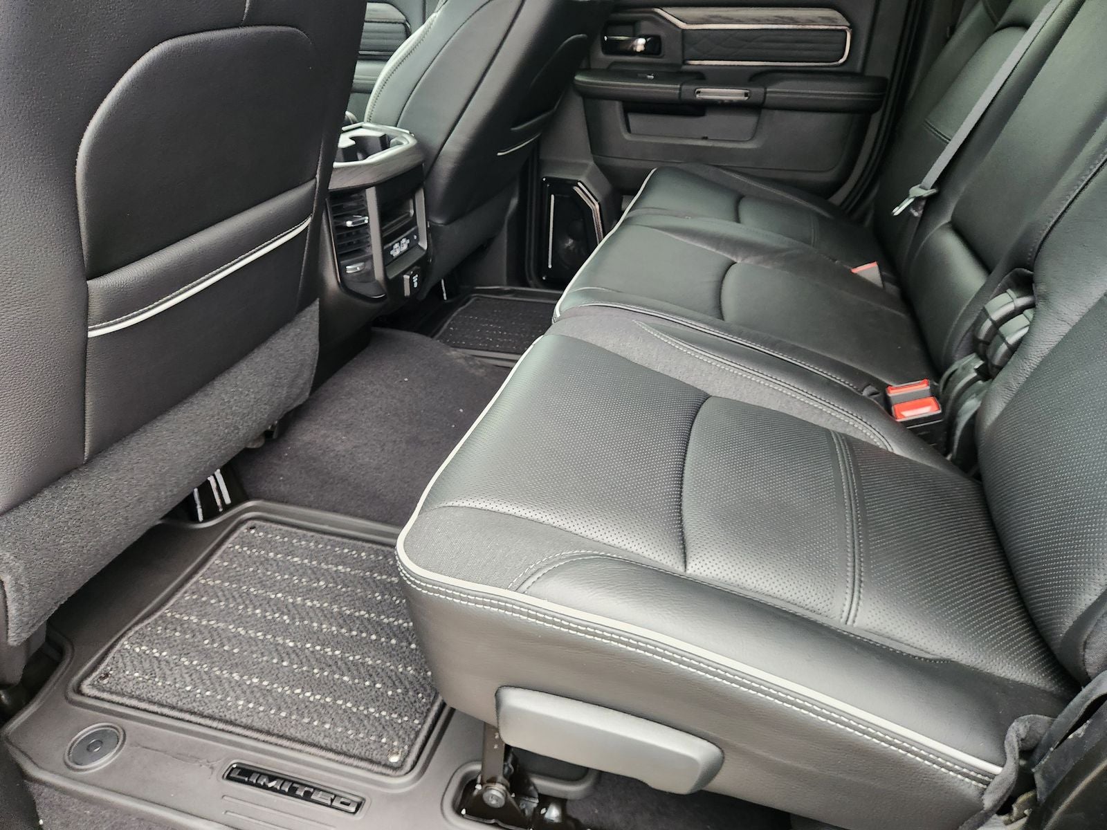 2026 RAM Ram 3500 RAM 3500 LIMITED MEGA CAB 4X4 6'4' BOX