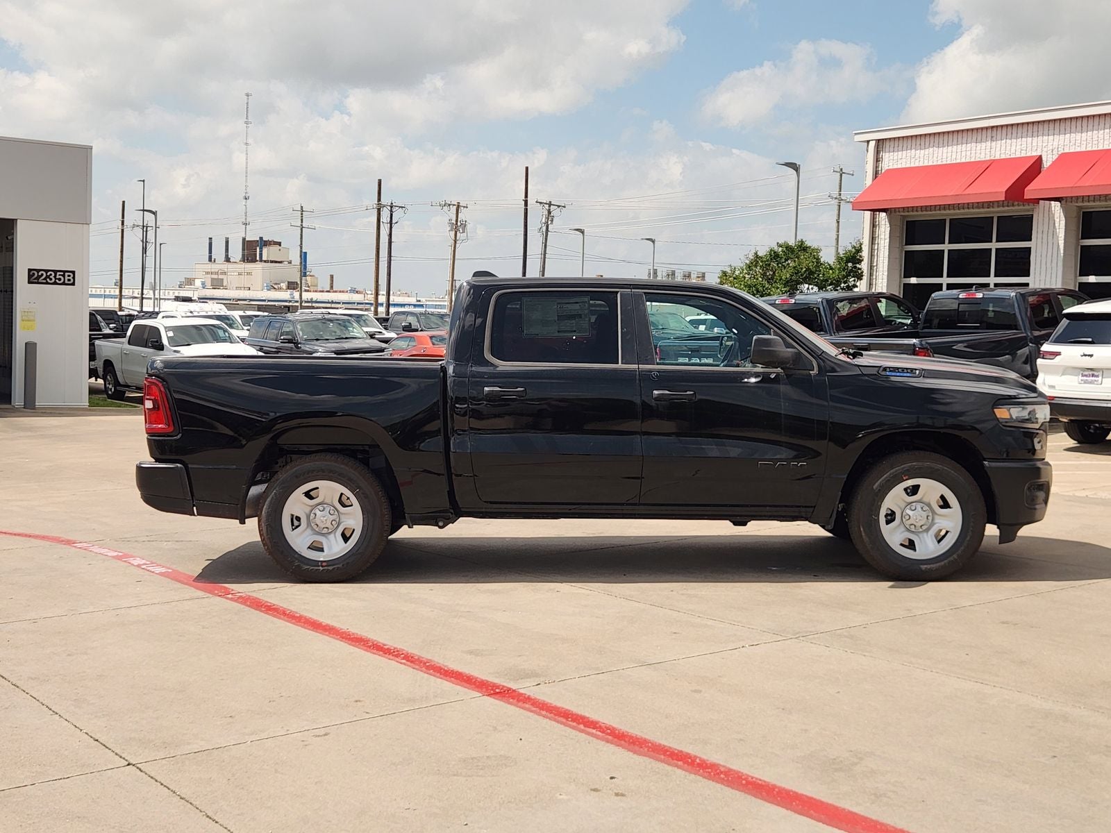 2026 RAM Ram 1500 RAM 1500 TRADESMAN CREW CAB 4X2 5'7' BOX