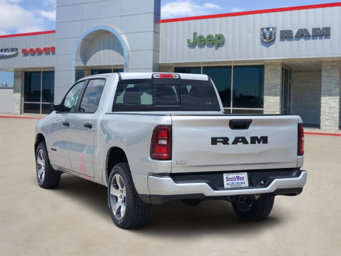 2026 RAM Ram 1500 RAM 1500 EXPRESS CREW CAB 4X2 5'7' BOX
