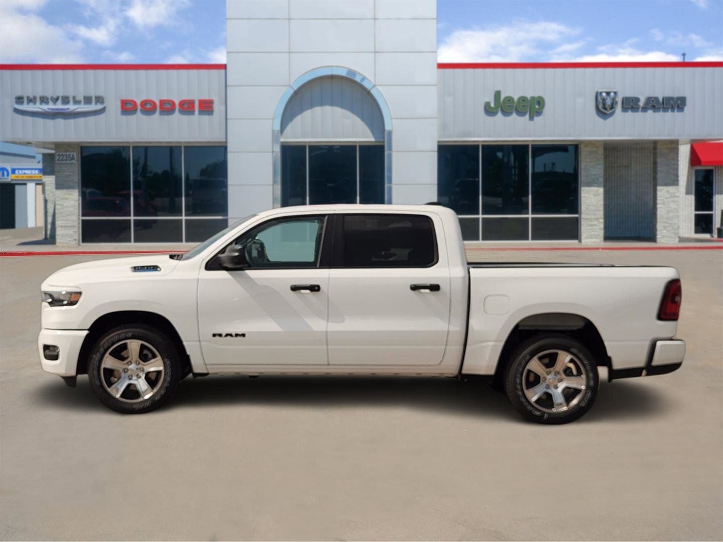 2026 RAM Ram 1500 RAM 1500 EXPRESS CREW CAB 4X2 5'7' BOX