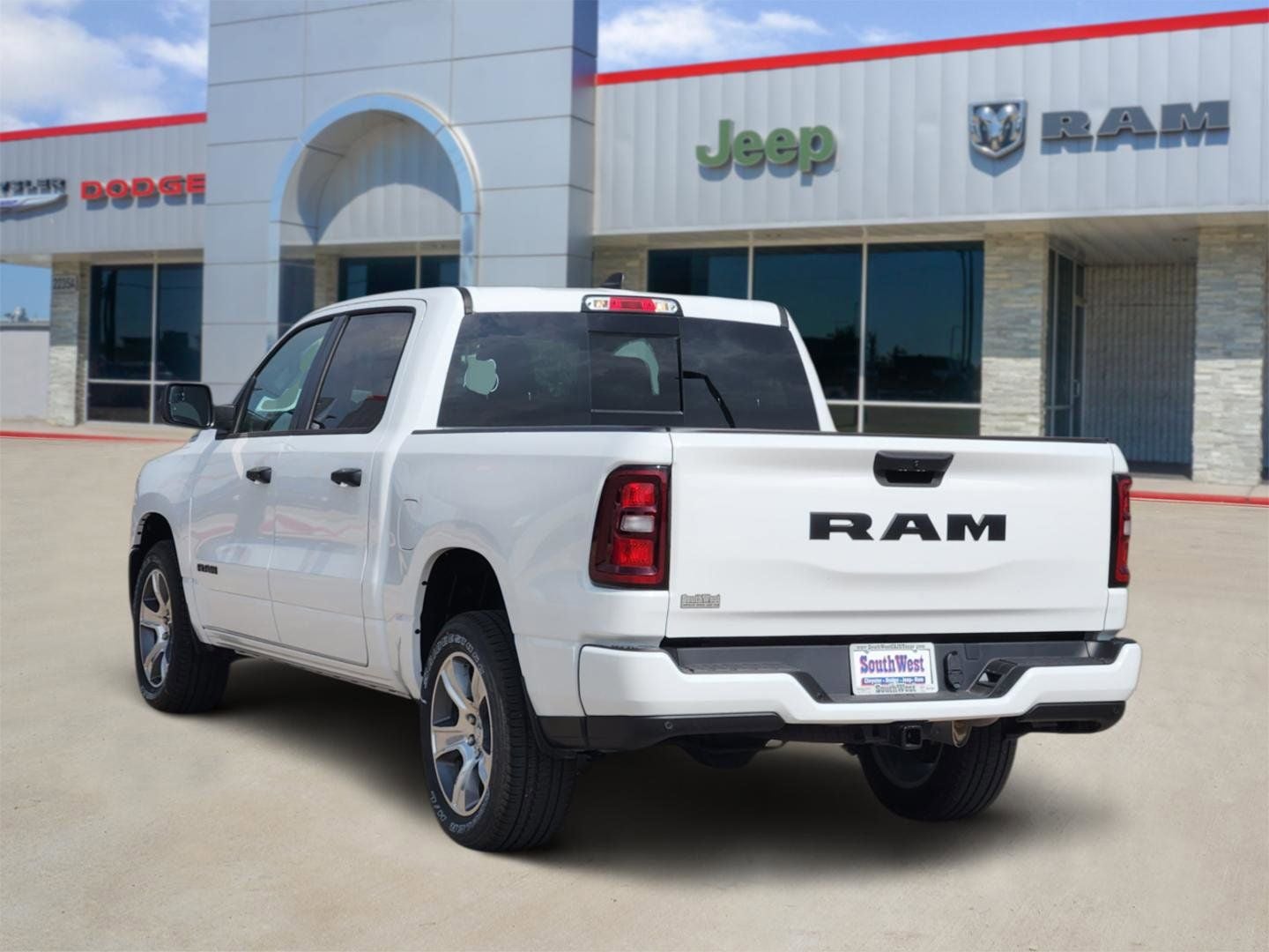 2026 RAM Ram 1500 RAM 1500 EXPRESS CREW CAB 4X2 5'7' BOX