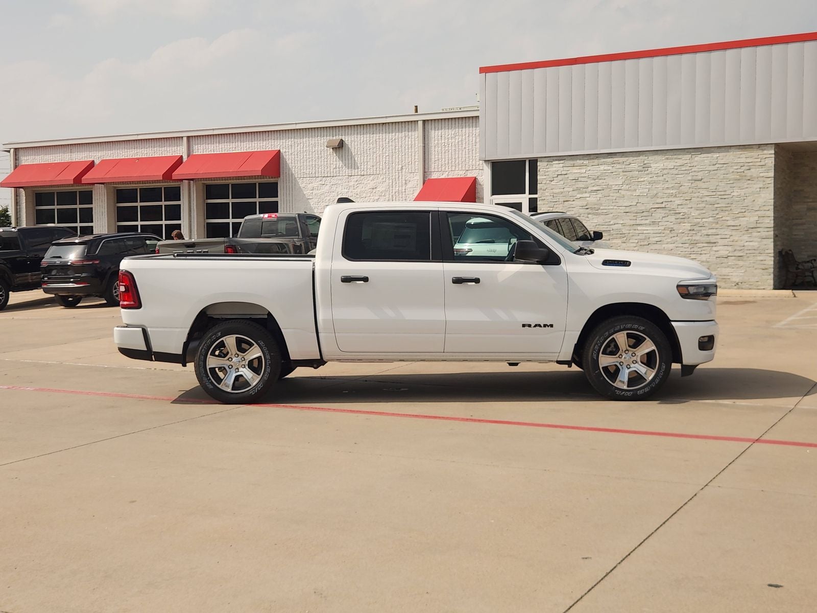 2026 RAM Ram 1500 RAM 1500 EXPRESS CREW CAB 4X2 5'7' BOX