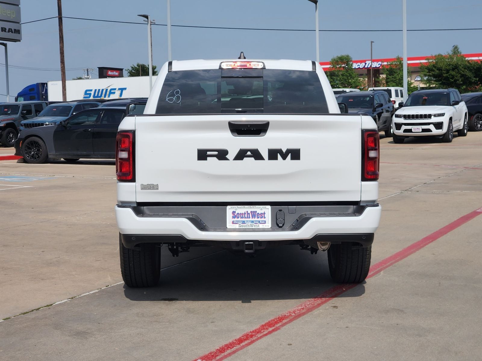 2026 RAM Ram 1500 RAM 1500 EXPRESS CREW CAB 4X2 5'7' BOX