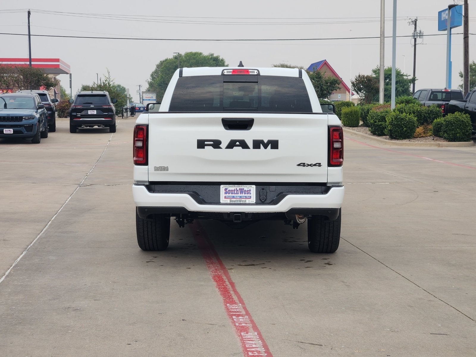 2026 RAM Ram 1500 RAM 1500 EXPRESS CREW CAB 4X4 5'7' BOX
